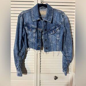 FREE PEOPLE Cropped Denim Jacket Frayed Hem Rouched Sleeves  Sz S.